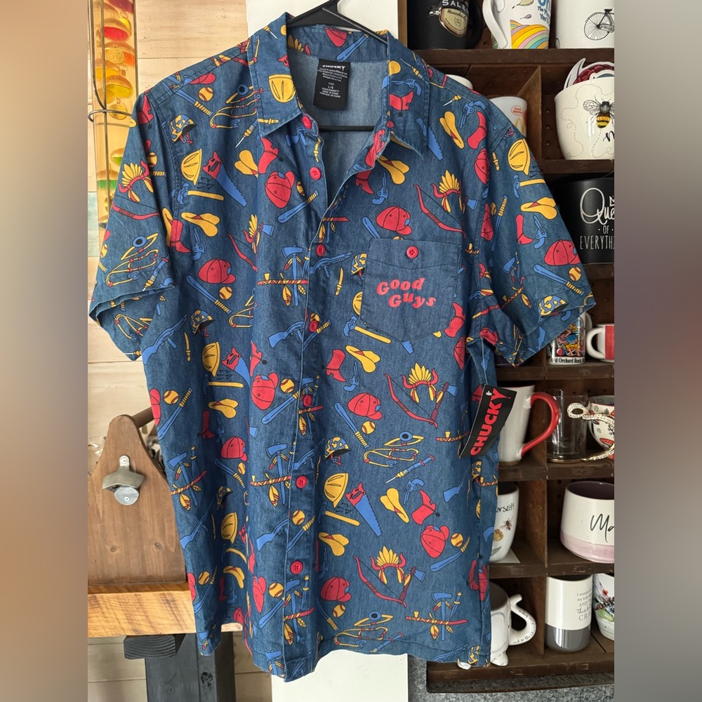 CHUCKY - Good Guys Child's Play - Men's Large Button Down. Halloween